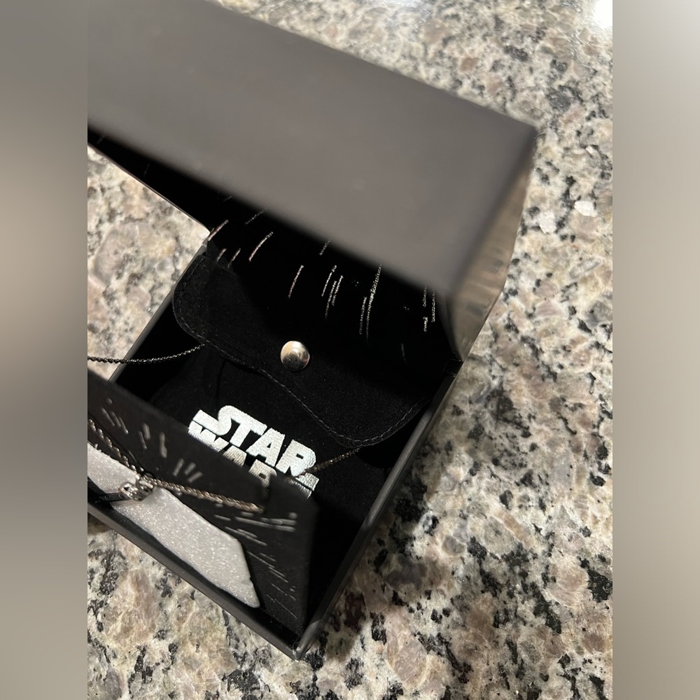 Star Wars X RockLove Darksaber Crystal Lightsaber Necklace NWT - Picture 7 of 8
